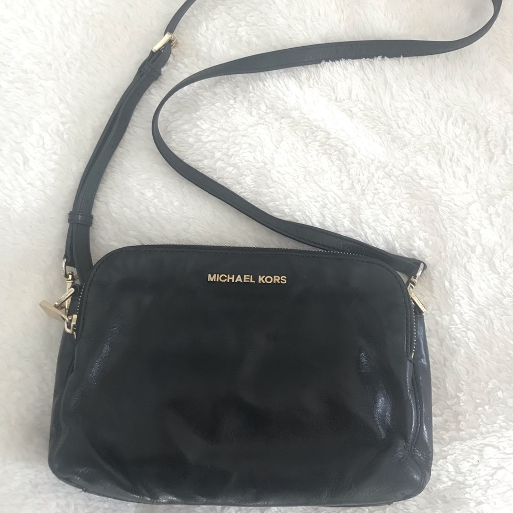 MICHAEL Michael Kors cross body - lots of pockets!